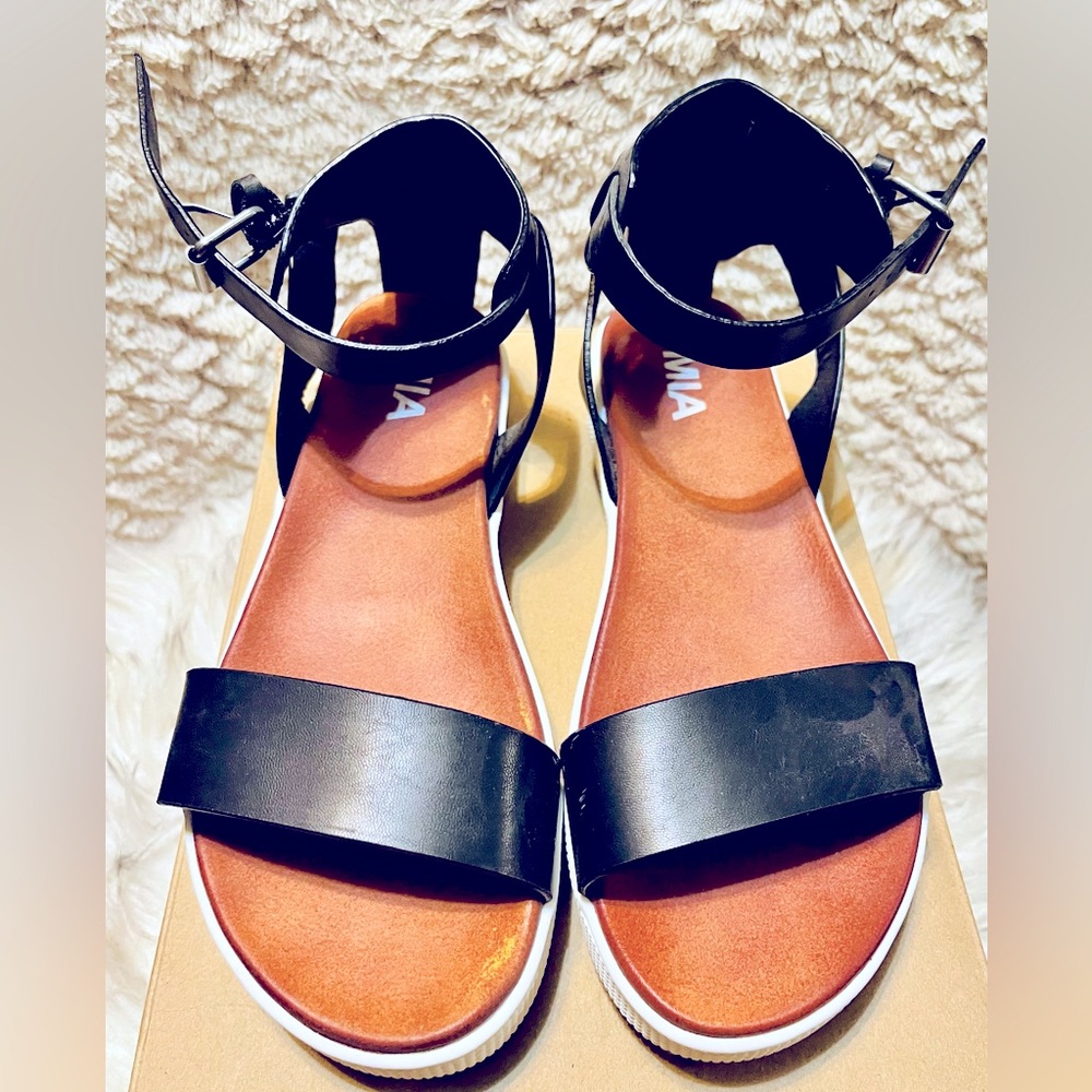 MIA Ellen Platform Sandal